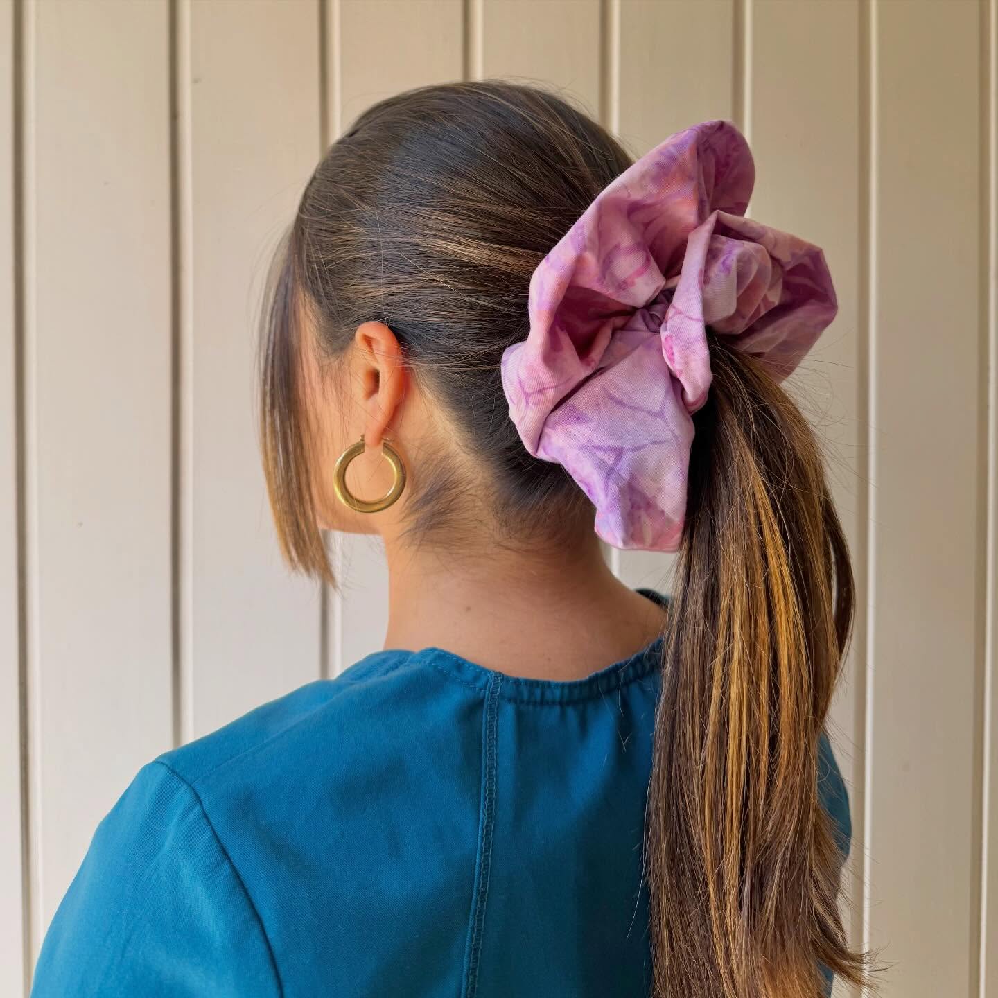 Maxi scrunchie lila tie-dye